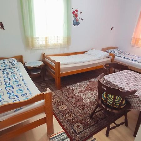 Privatni Smjestaj "Mratinje" Hostal Plužine Exterior foto