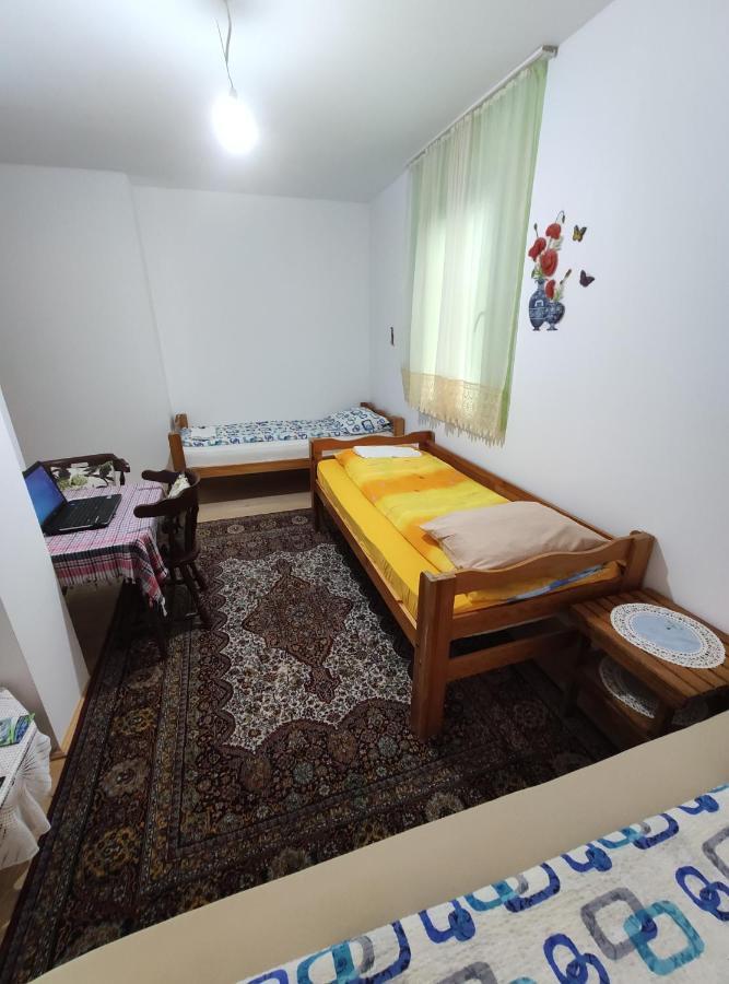 Privatni Smjestaj "Mratinje" Hostal Plužine Exterior foto