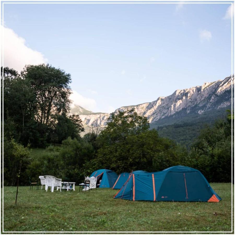 Privatni Smjestaj "Mratinje" Hostal Plužine Exterior foto