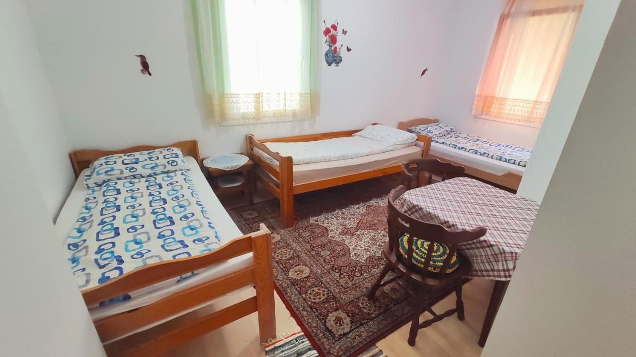 Privatni Smjestaj "Mratinje" Hostal Plužine Exterior foto