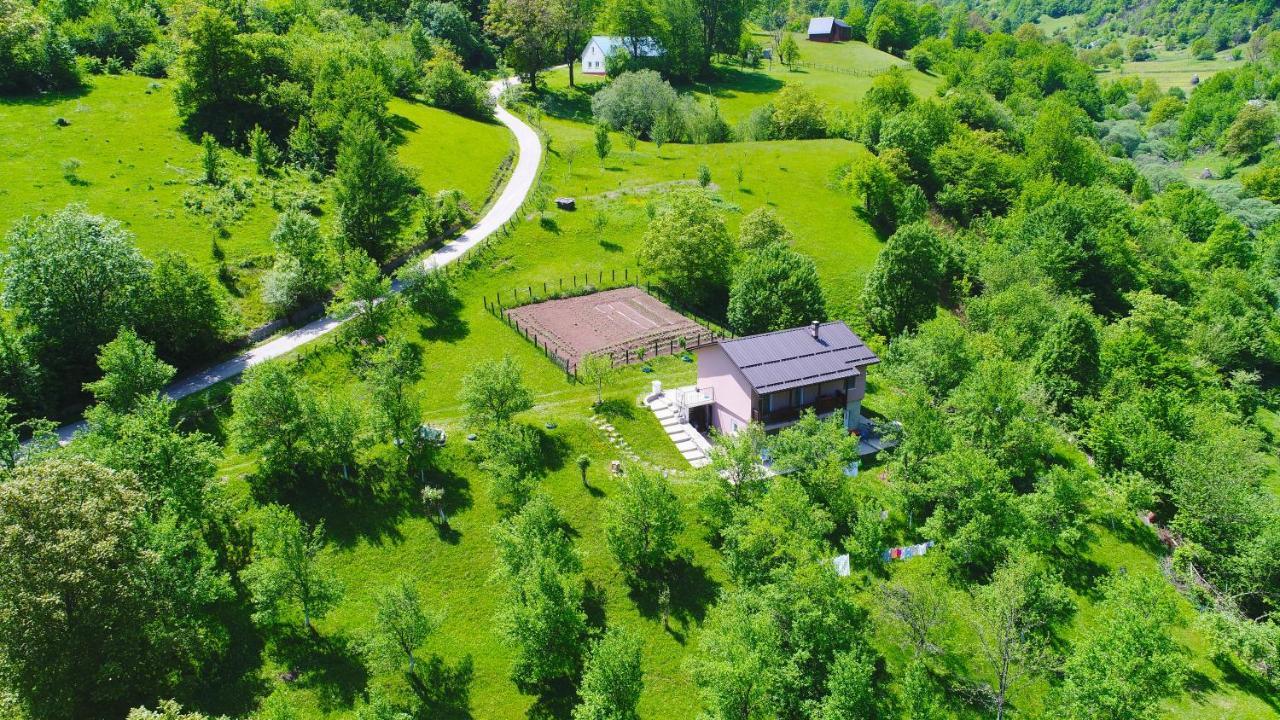 Privatni Smjestaj "Mratinje" Hostal Plužine Exterior foto