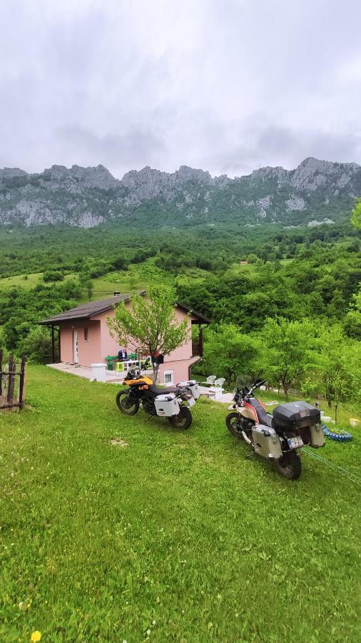 Privatni Smjestaj "Mratinje" Hostal Plužine Exterior foto