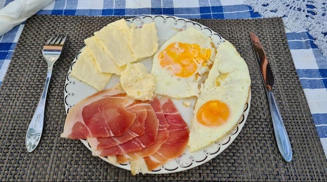 Privatni Smjestaj "Mratinje" Hostal Plužine Exterior foto